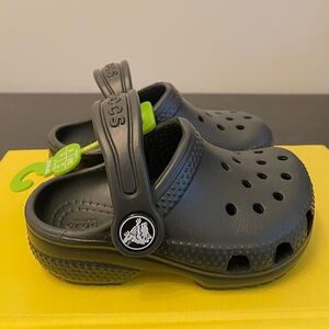 NWT TODDLER CROCS in size C5, Black